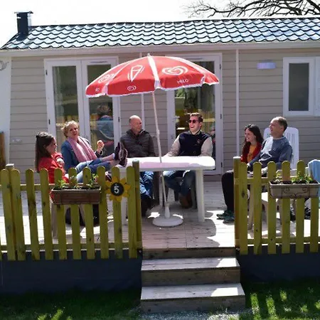 Kemping Mobil Moderne Avec Terrasse - 6 Pers. - Api-1-52-431 *