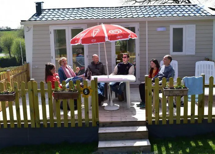 Kemping Mobil Moderne Avec Terrasse - 6 Pers. - Api-1-52-431 *